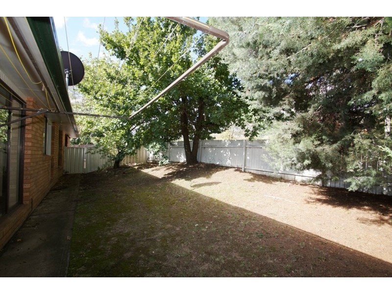 2/21 Verna Close, Armidale NSW 2350