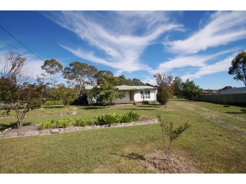 9 Depot Road, Uralla NSW 2358