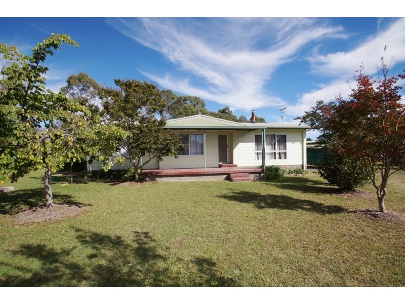 9 Depot Road, Uralla NSW 2358