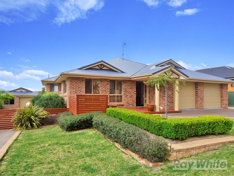 18 McCarthy Crescent, Armidale NSW 2350