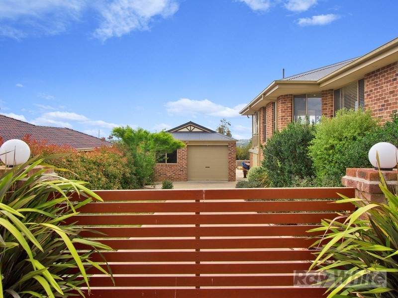 18 McCarthy Crescent, Armidale NSW 2350
