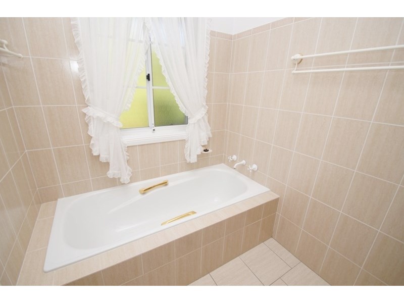 1 Napier Court, Armidale NSW 2350