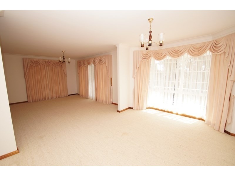 1 Napier Court, Armidale NSW 2350