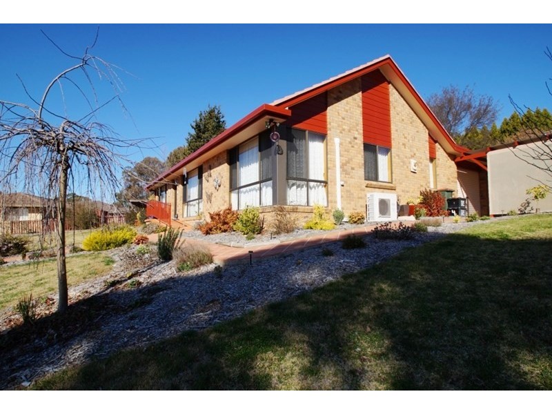 4 Bishop Crescent, Armidale NSW 2350