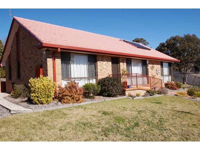 4 Bishop Crescent, Armidale NSW 2350