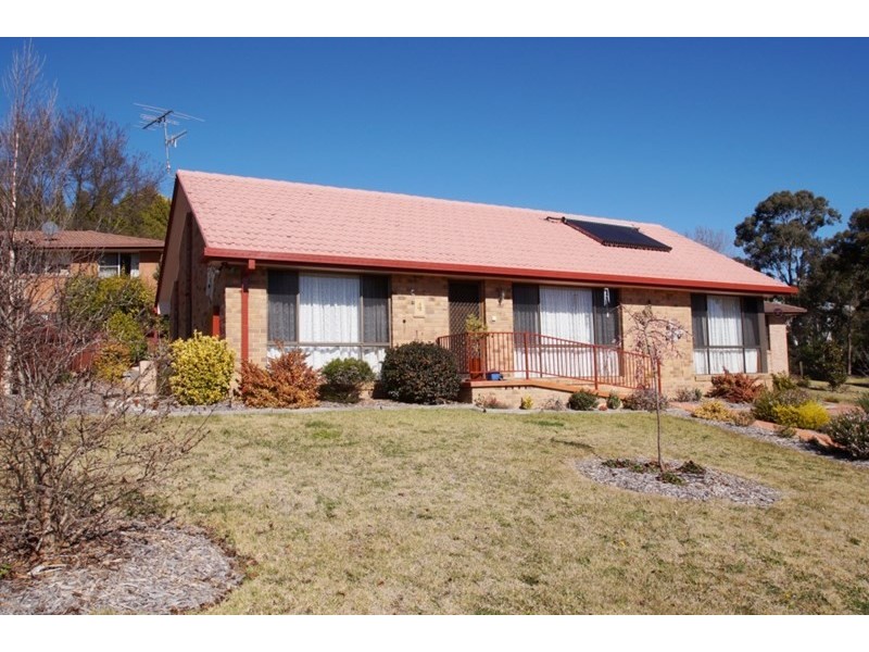 4 Bishop Crescent, Armidale NSW 2350