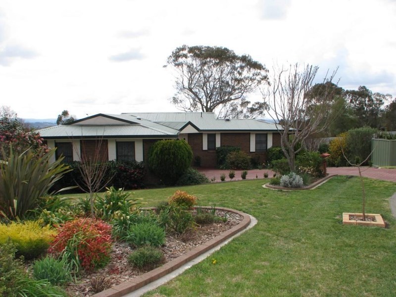 2 Merino Terrace, Armidale NSW 2350