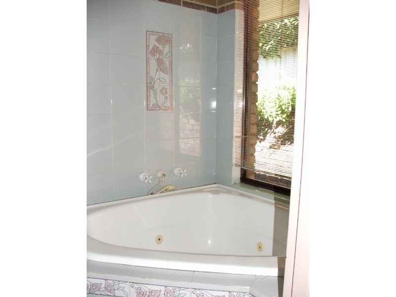 9 Yallambee Avenue, Armidale NSW 2350