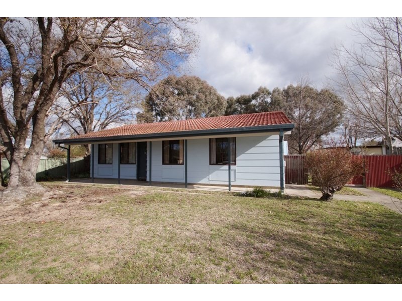 2 Bailey Crescent, Armidale NSW 2350