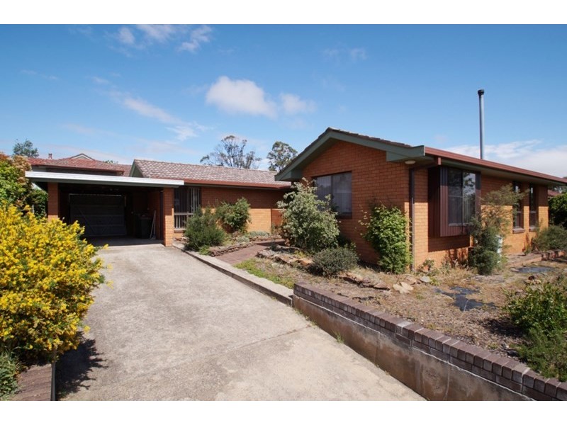 7 Hughes Place, Armidale NSW 2350