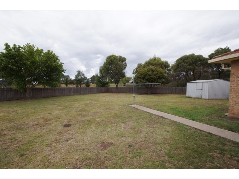 18 Sarah Place, Armidale NSW 2350