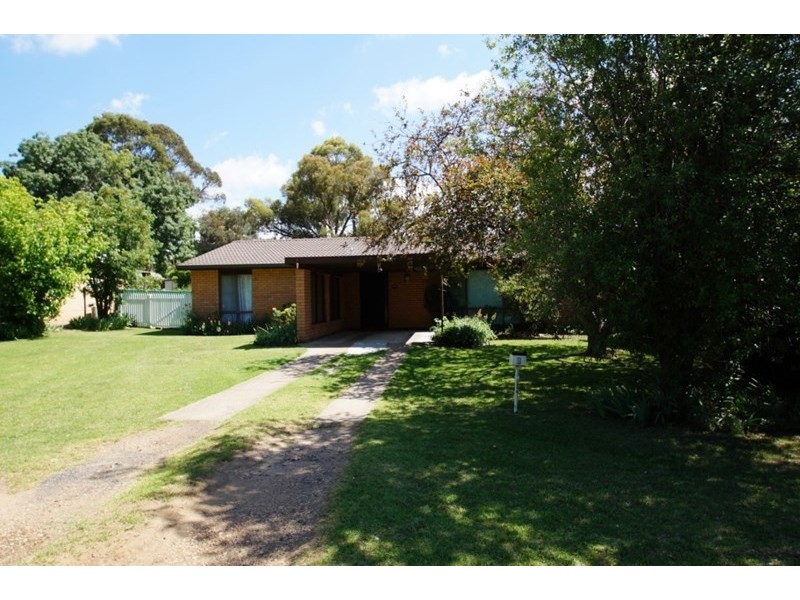 9 Dorothy Avenue, Armidale NSW 2350