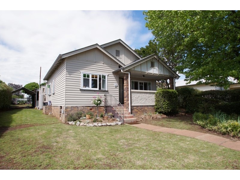 54 Mann Street, Armidale NSW 2350