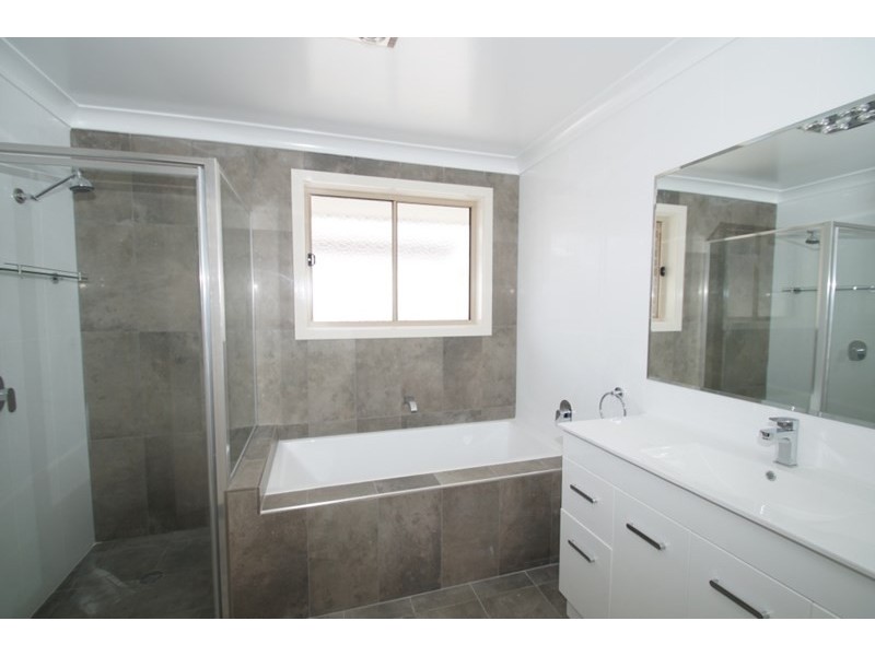 4 Peterson Drive, Armidale NSW 2350