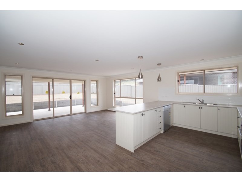 4 Peterson Drive, Armidale NSW 2350