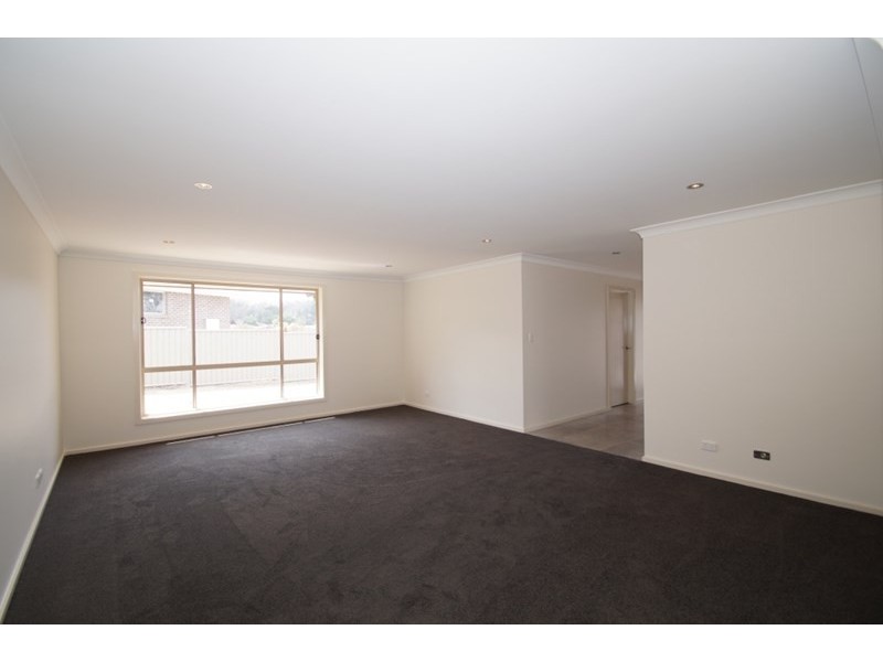 4 Peterson Drive, Armidale NSW 2350