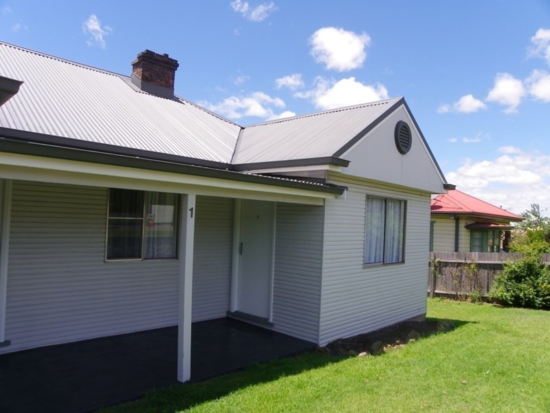 2/1 Marsh Street, Armidale NSW 2350