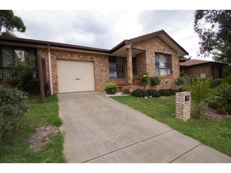 2/11 The Boulevarde, Armidale NSW 2350