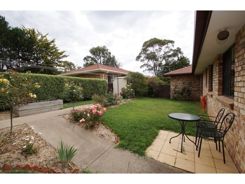 2/11 The Boulevarde, Armidale NSW 2350