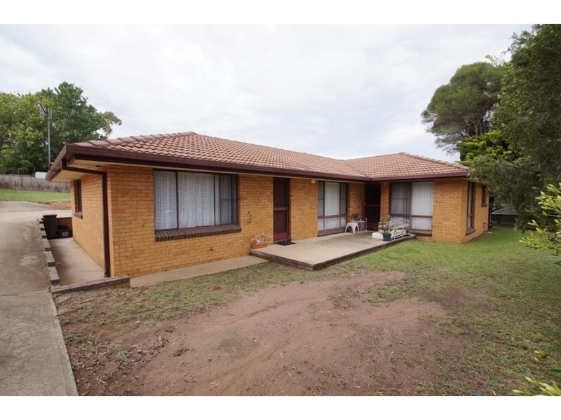 32 Uralla Road, Armidale NSW 2350