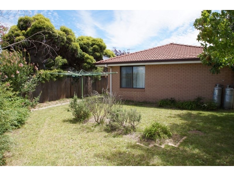 2/15 Sarah Place, Armidale NSW 2350