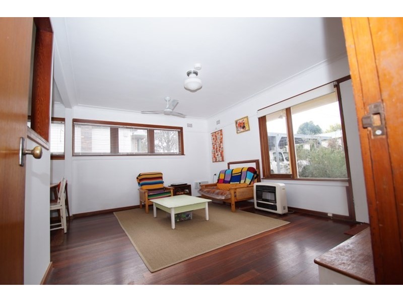 2 McLean Avenue, Armidale NSW 2350