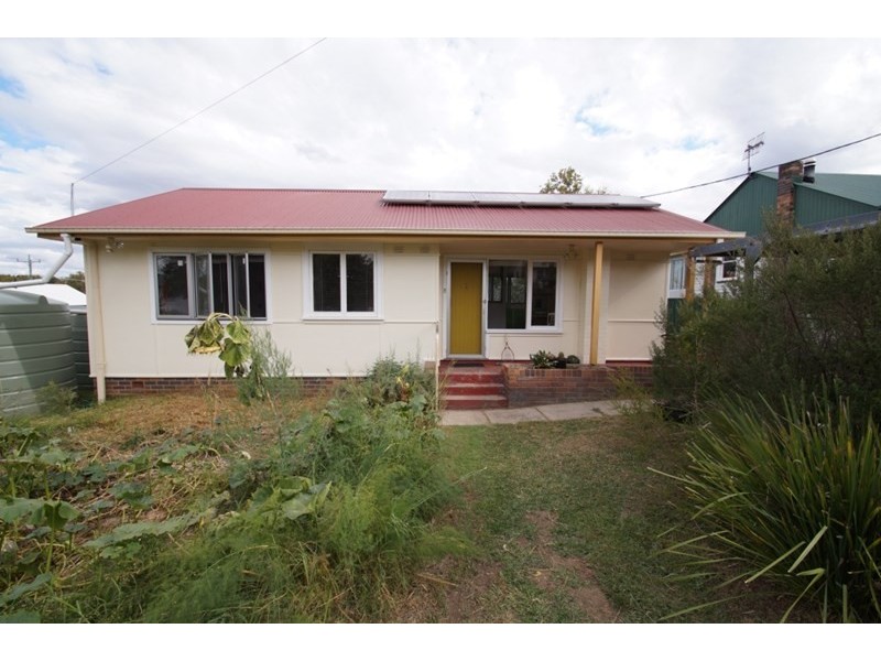 2 McLean Avenue, Armidale NSW 2350