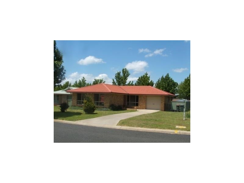 10 Fiona Place, Armidale NSW 2350