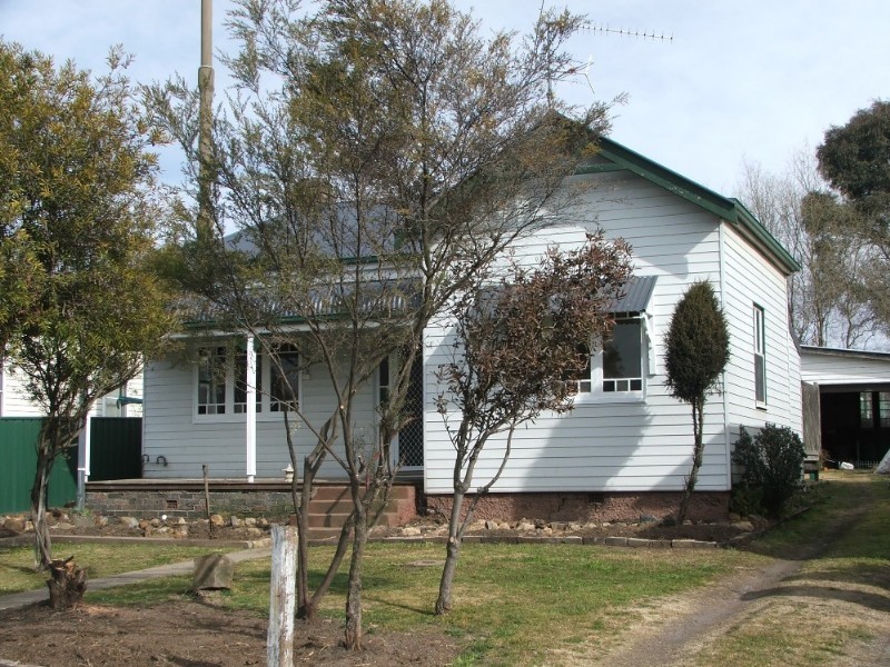 13 Crescent Street, Armidale NSW 2350