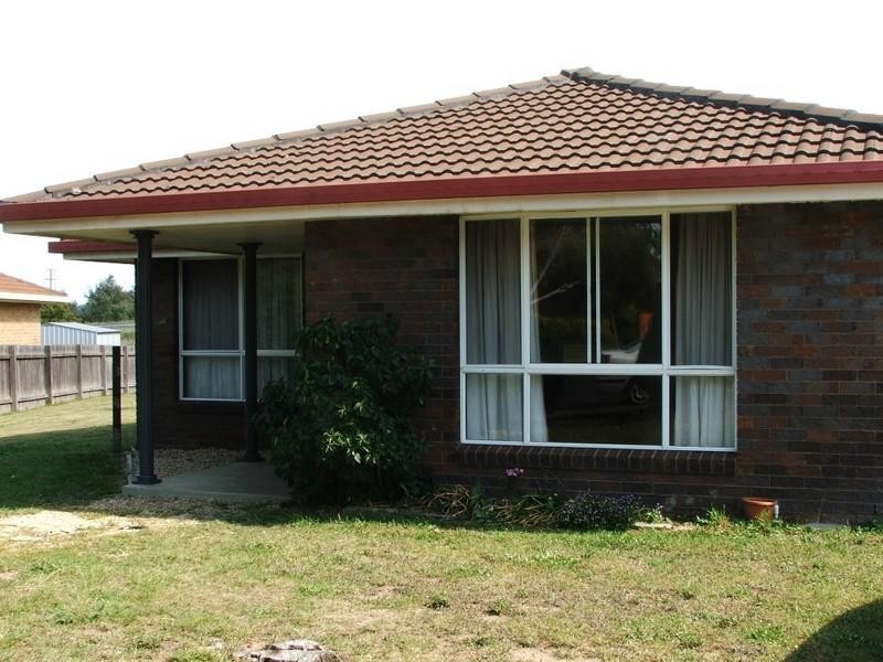 16 Sarah Place, Armidale NSW 2350