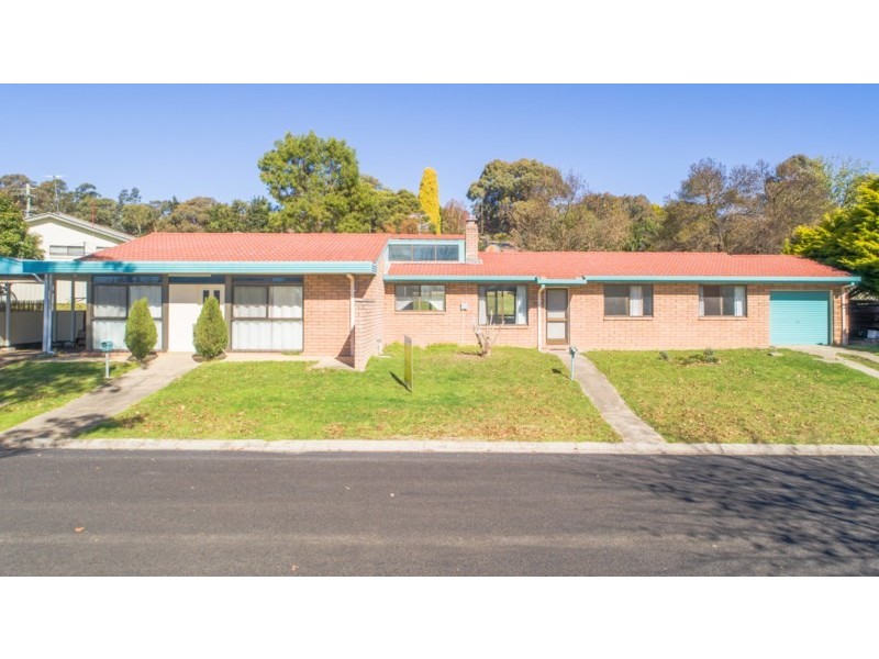 2 Moyes Street, Armidale NSW 2350