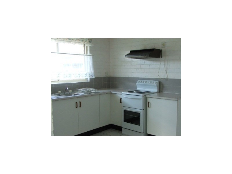 2/11 Centennial Close, Armidale NSW 2350