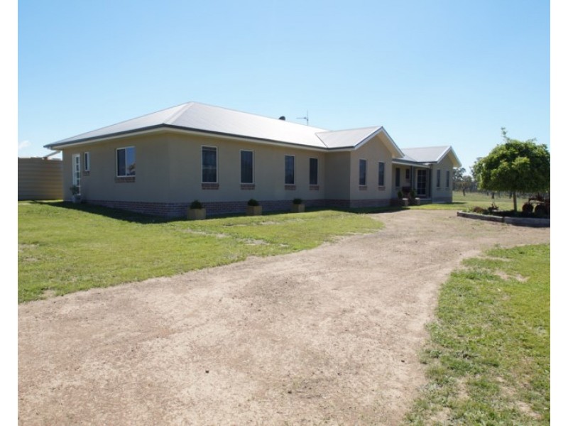 445 Castledoyle Road, Armidale NSW 2350