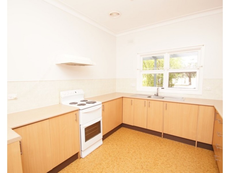 13 DUVAL Street, Armidale NSW 2350