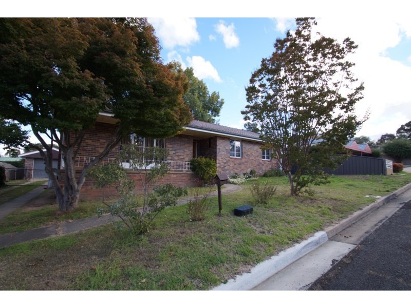 2 Drummond Avenue, Armidale NSW 2350