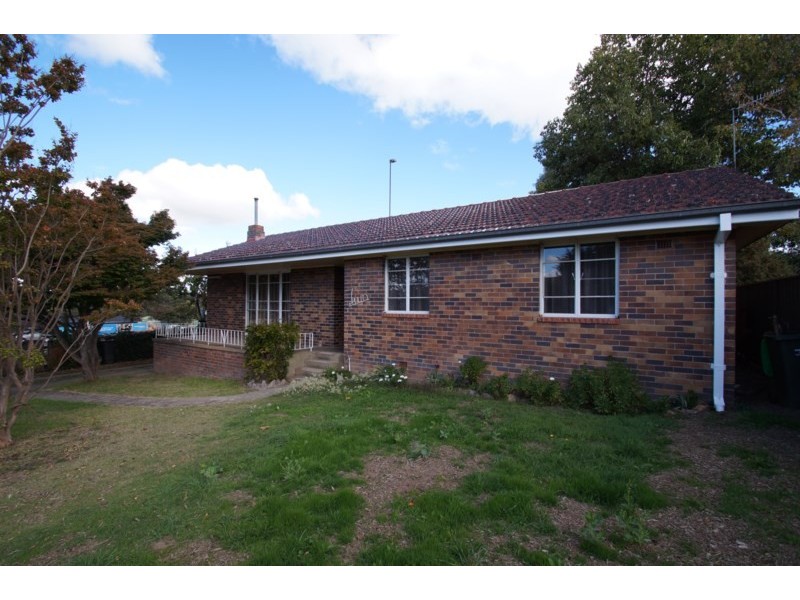 2 Drummond Avenue, Armidale NSW 2350