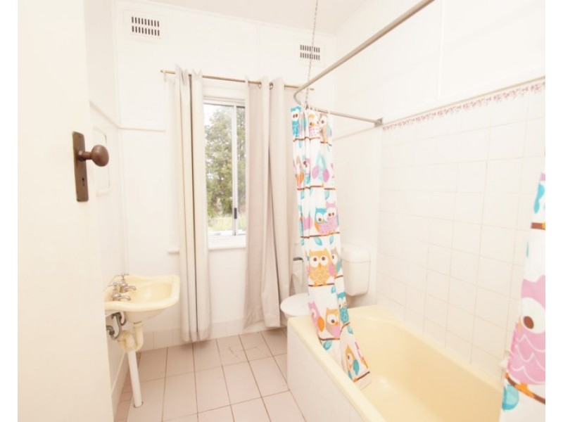 22a Madgewick Drive, Armidale NSW 2350