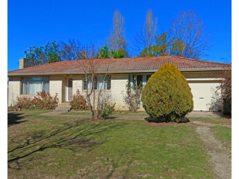 16 Bowman Avenue, Armidale NSW 2350