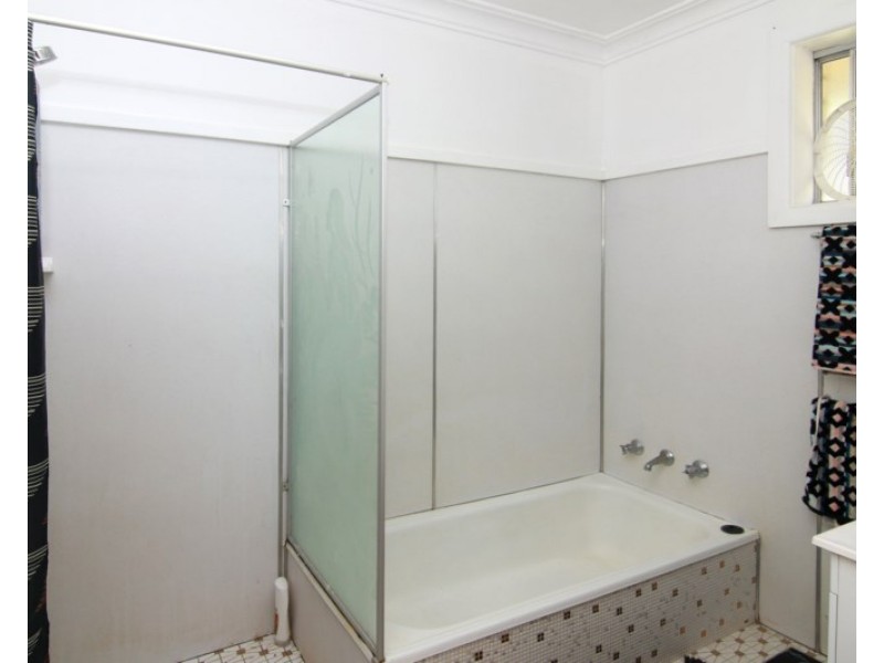 16 Bowman Avenue, Armidale NSW 2350