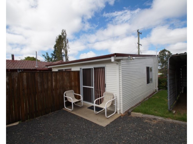 2/2 Glen Innes Road, Armidale NSW 2350