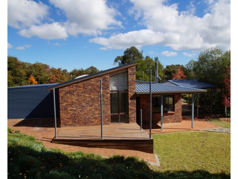 2 Nathaniel Pidgoen Drive, Armidale NSW 2350