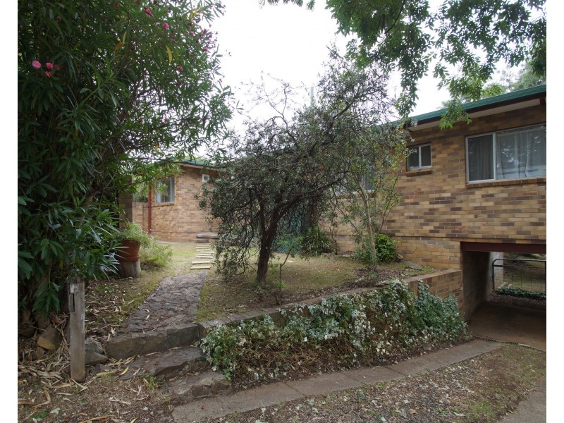 33 Chestnut Avenue, Armidale NSW 2350