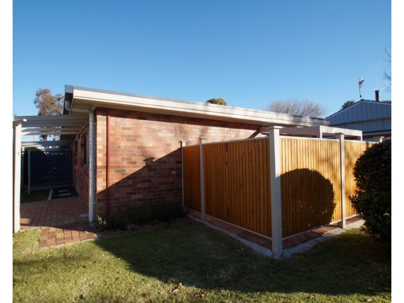 1/2 Simpson Avenue, Armidale NSW 2350