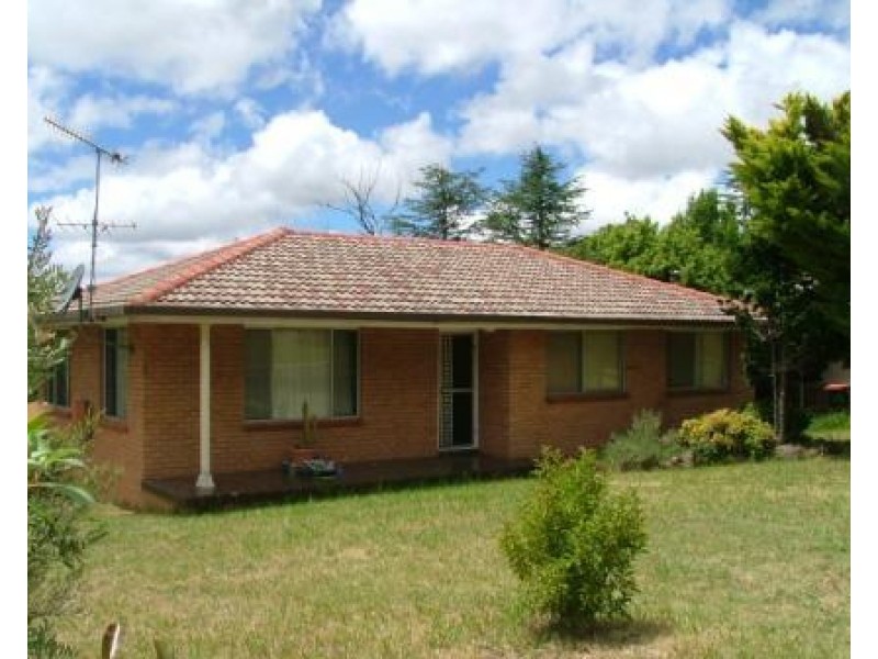16 Kathleen Crescent, Armidale NSW 2350
