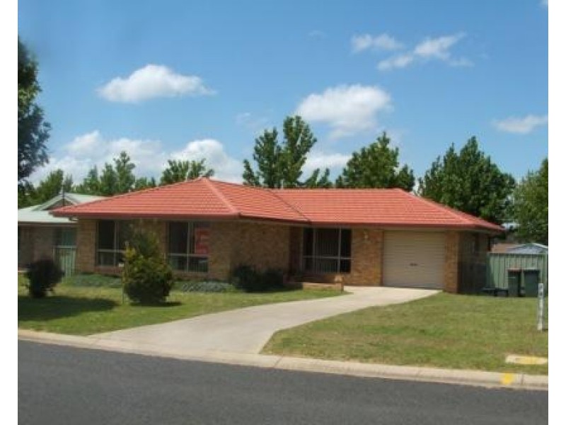 10 Fiona Place, Armidale NSW 2350