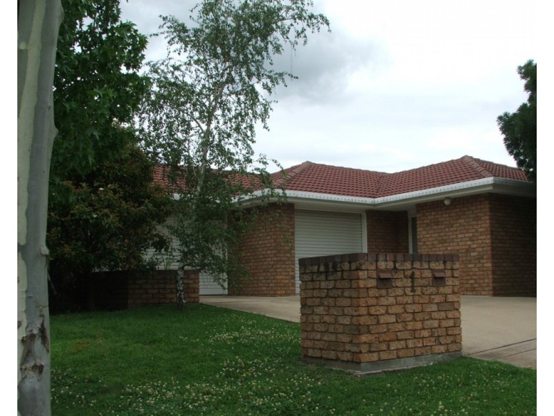 2/1 Grills Place, Armidale NSW 2350