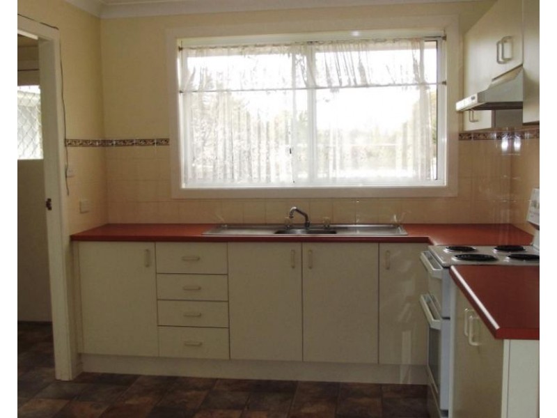 2/1 Grills Place, Armidale NSW 2350