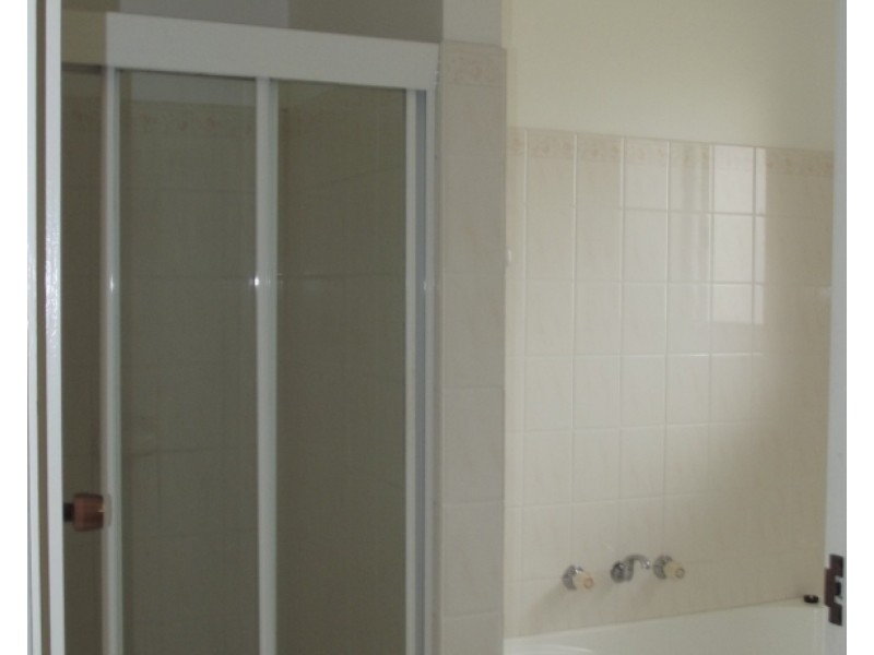 2/1 Grills Place, Armidale NSW 2350
