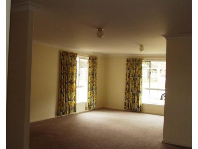 2/1 Grills Place, Armidale NSW 2350