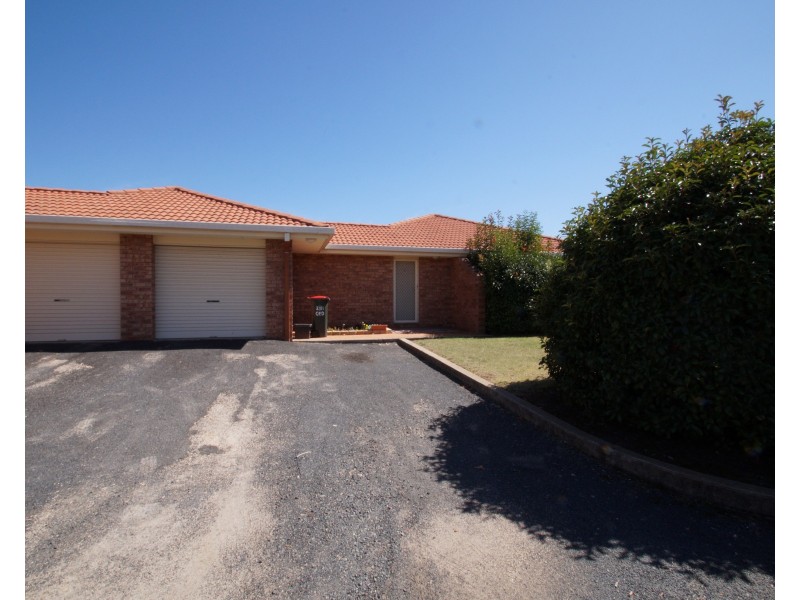 2/91 Queen Elizabeth Drive, Armidale NSW 2350